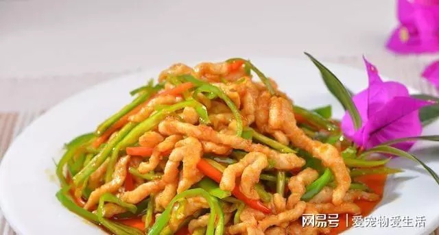 青椒肉丝这样做，跟饭店里的一样滑嫩好吃-Stars柳岸晚风