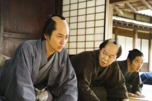 古代日本人的发型叫什么,为什么要把中间剃掉一部分?-Stars柳岸晚风