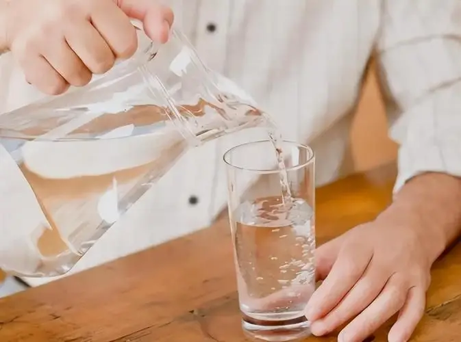 多喝水有助于尿酸排泄，但并非解决尿酸高的唯一方法-Stars柳岸晚风