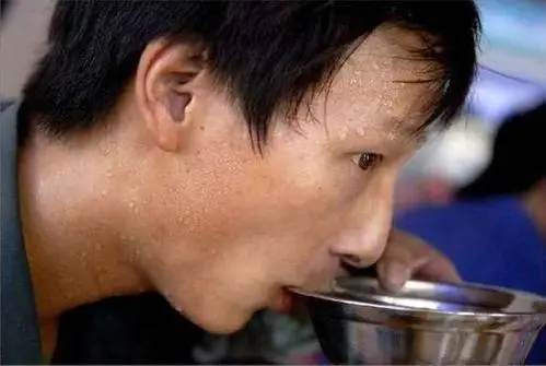 _吃饭出汗是不是内热_吃饭时血管会扩张吗