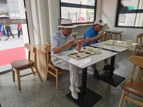 吃饭出汗是不是内热__吃饭时血管会扩张吗