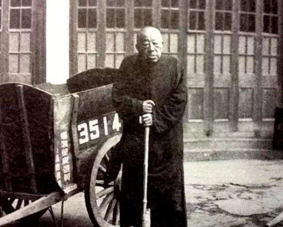 蒋介石被绑在凳子上_谁绑了蒋介石_