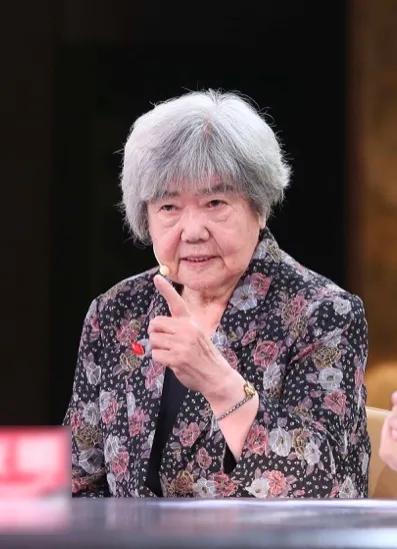上海解放前，联络员接到一份电报，通过一细节推测发报员身处险境__上海解放前，联络员接到一份电报，通过一细节推测发报员身处险境