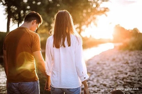 夫妻生活中的小插曲：老公不愿帮忙修东西，老婆的巧妙应对-Stars柳岸晚风