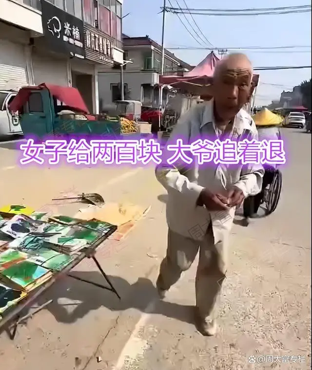 90岁老人靠摆摊卖菜为生，终身未娶无儿无女，单身原因令人泪目_90岁老人靠摆摊卖菜为生，终身未娶无儿无女，单身原因令人泪目_