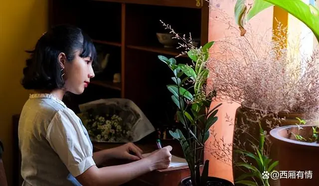 揭秘中年女人的身体语言：如何通过细微举动判断她对你有意思-Stars柳岸晚风