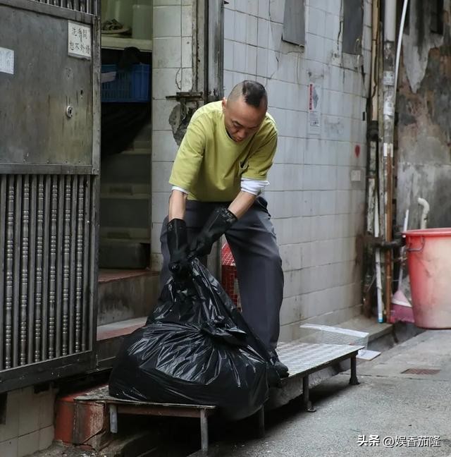 美拍视频只能拍五分钟吗_港铁女厕被曝现衣架挂钩偷拍器_